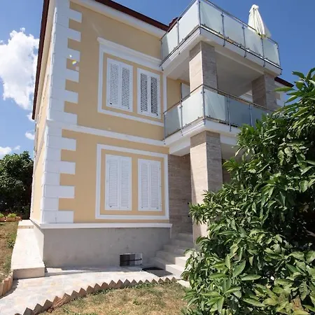 Anna Apartman