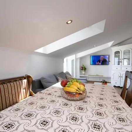 Anna Apartman *