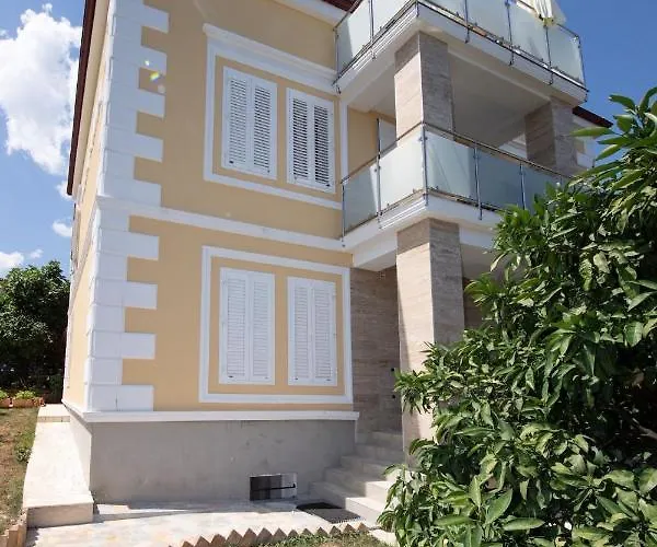 Anna Apartment